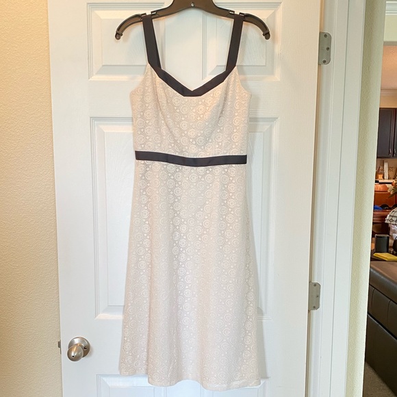 Dresses & Skirts - Ann Taylor Loft Dress- Cream Lace & Black-Size 0.